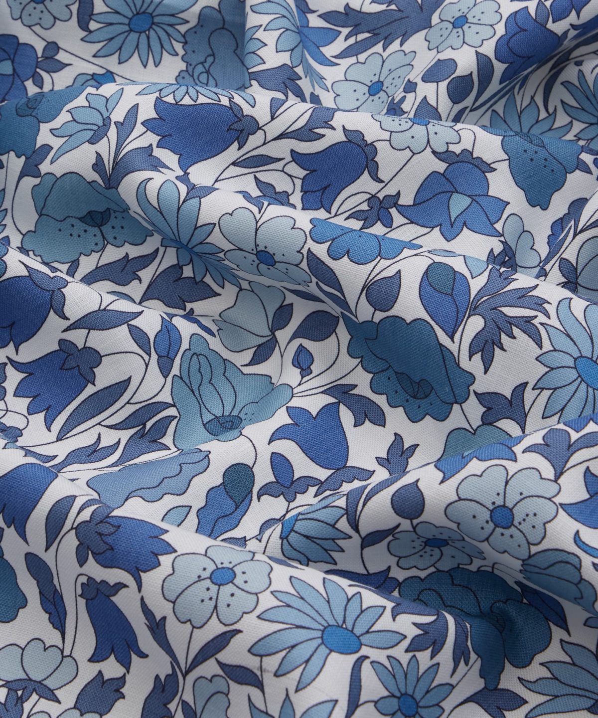 Poppy Meadowfield Landsdowne Linen in Lapis - Indoor - Image 4