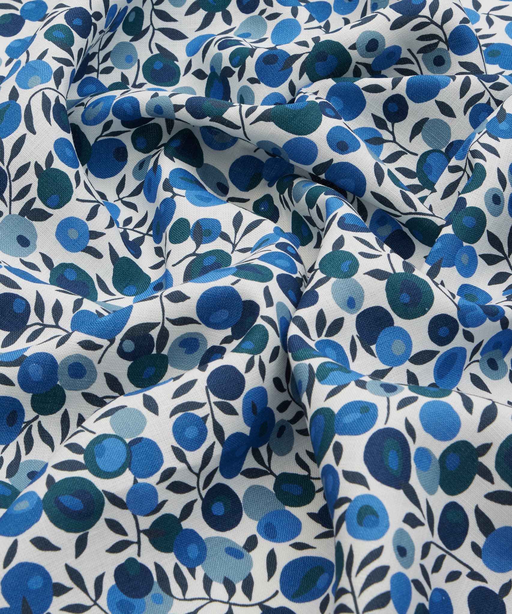 Wiltshire Blossom Landsdowne Linen in Lapis - Indoor - Image 4