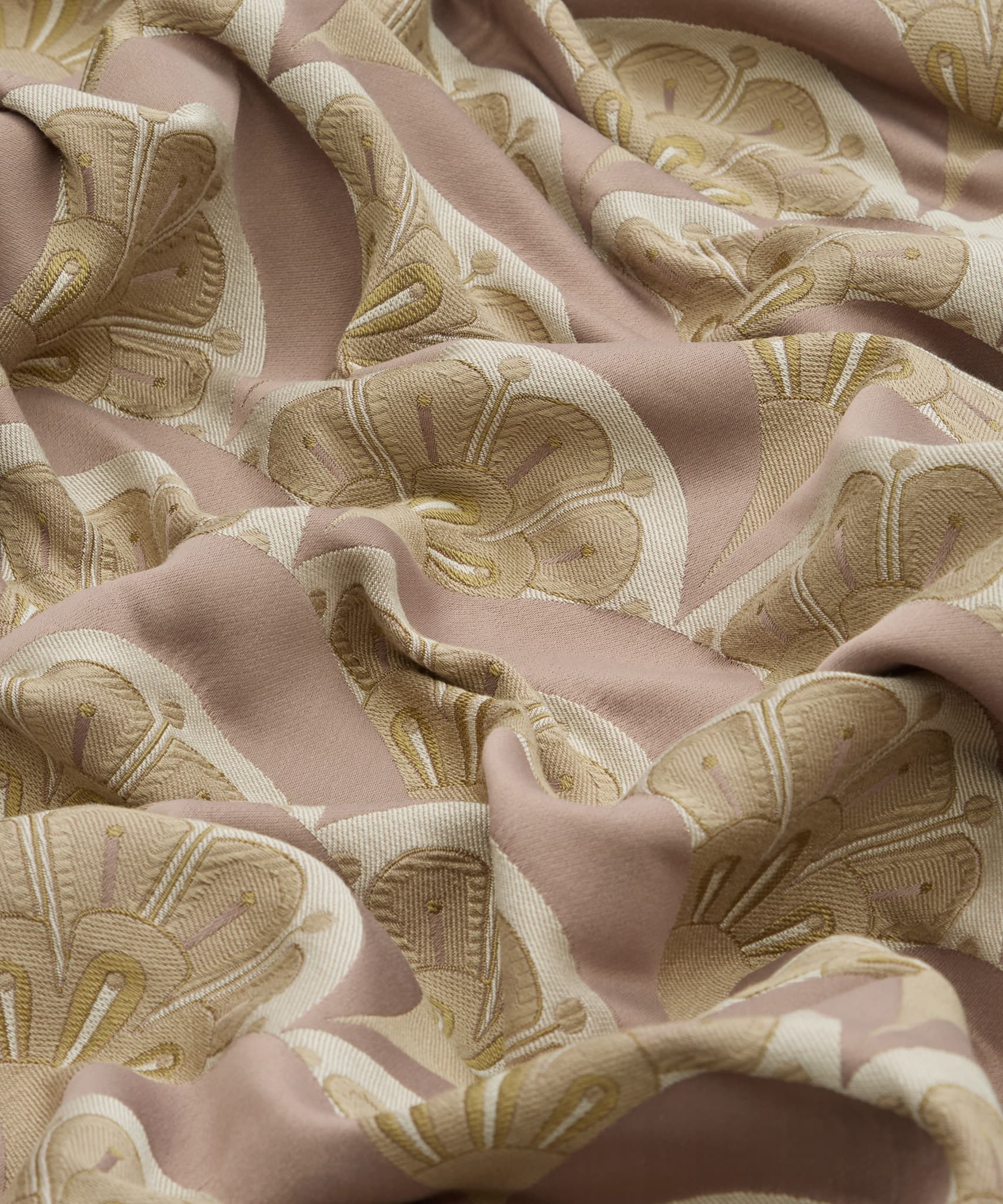 Deco Scallop Multi Jacquard in Lacquer - Indoor - Image 4