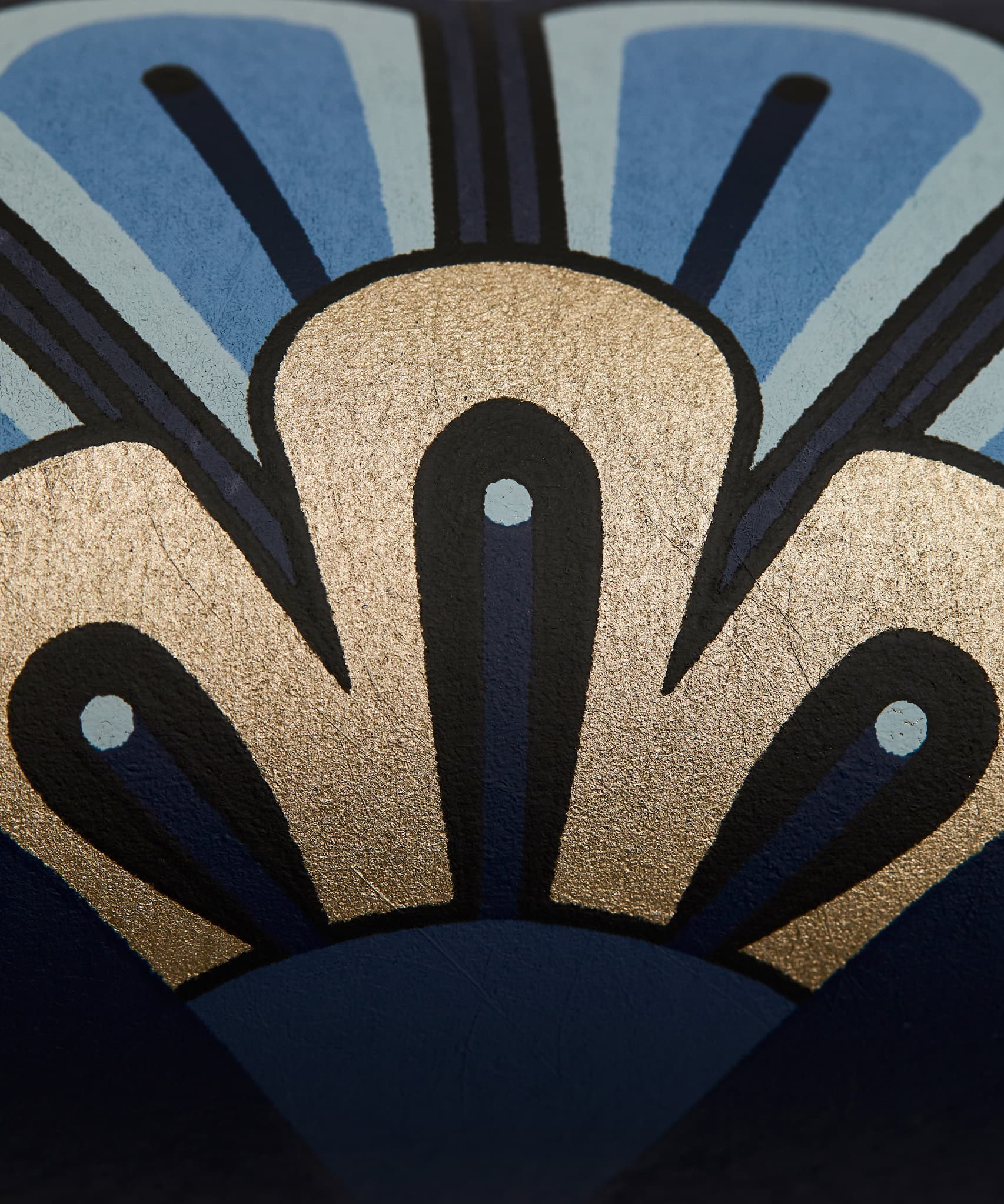 Deco Scallop Wallpaper in Lapis - Image 4