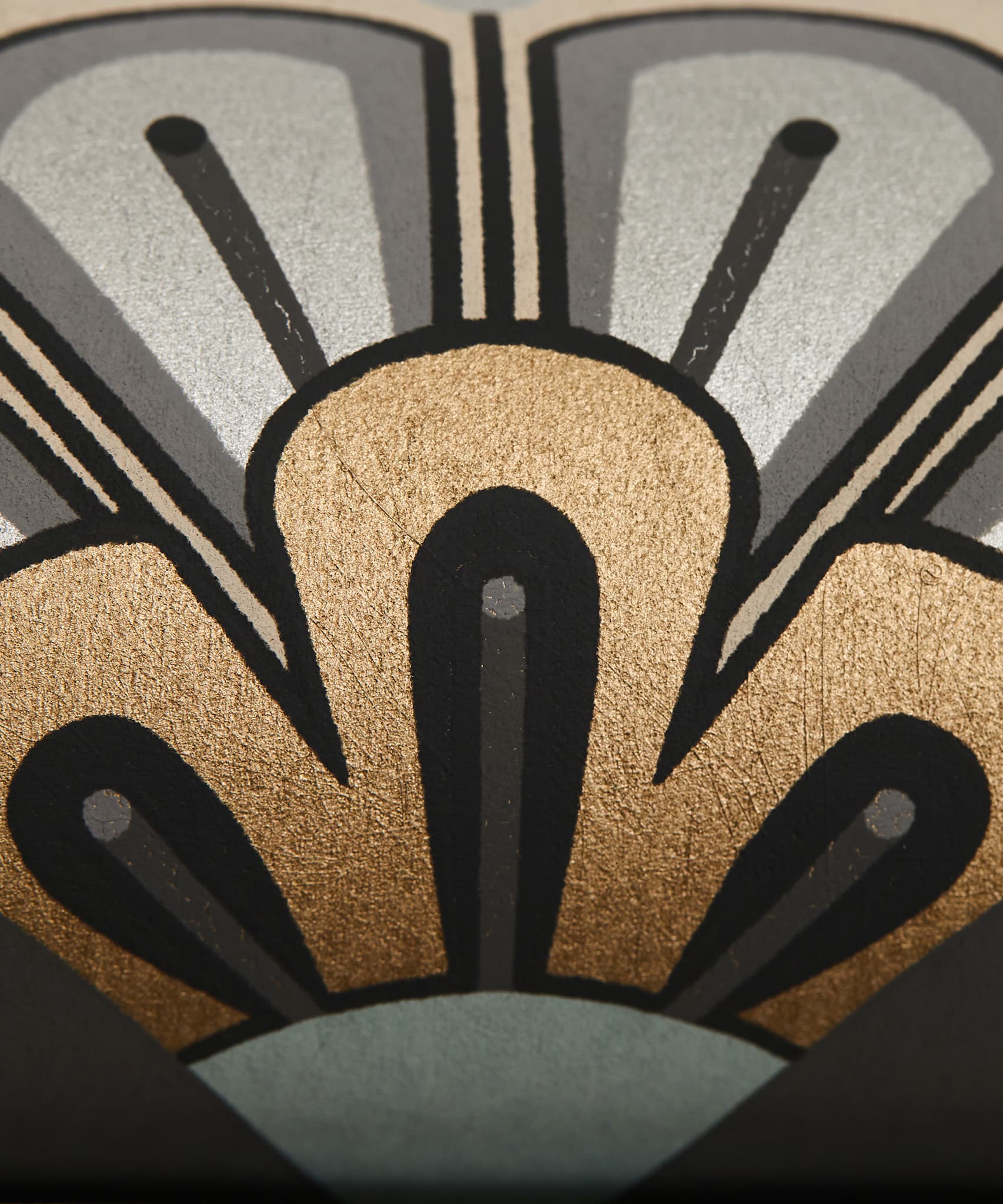 Deco Scallop Wallpaper in Pewter - Image 4