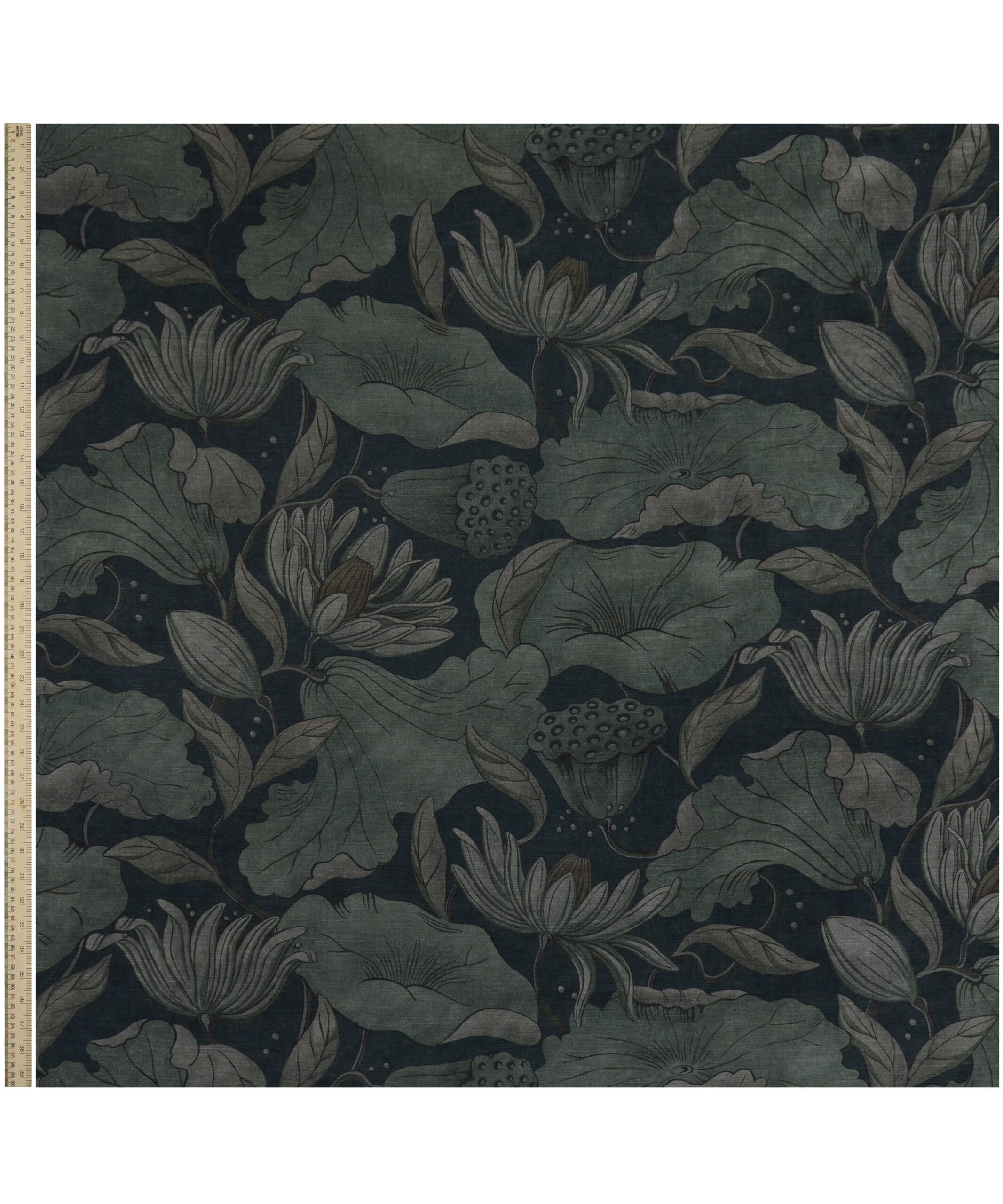 Wilde Lotus in Acacia - Indoor - Image 2