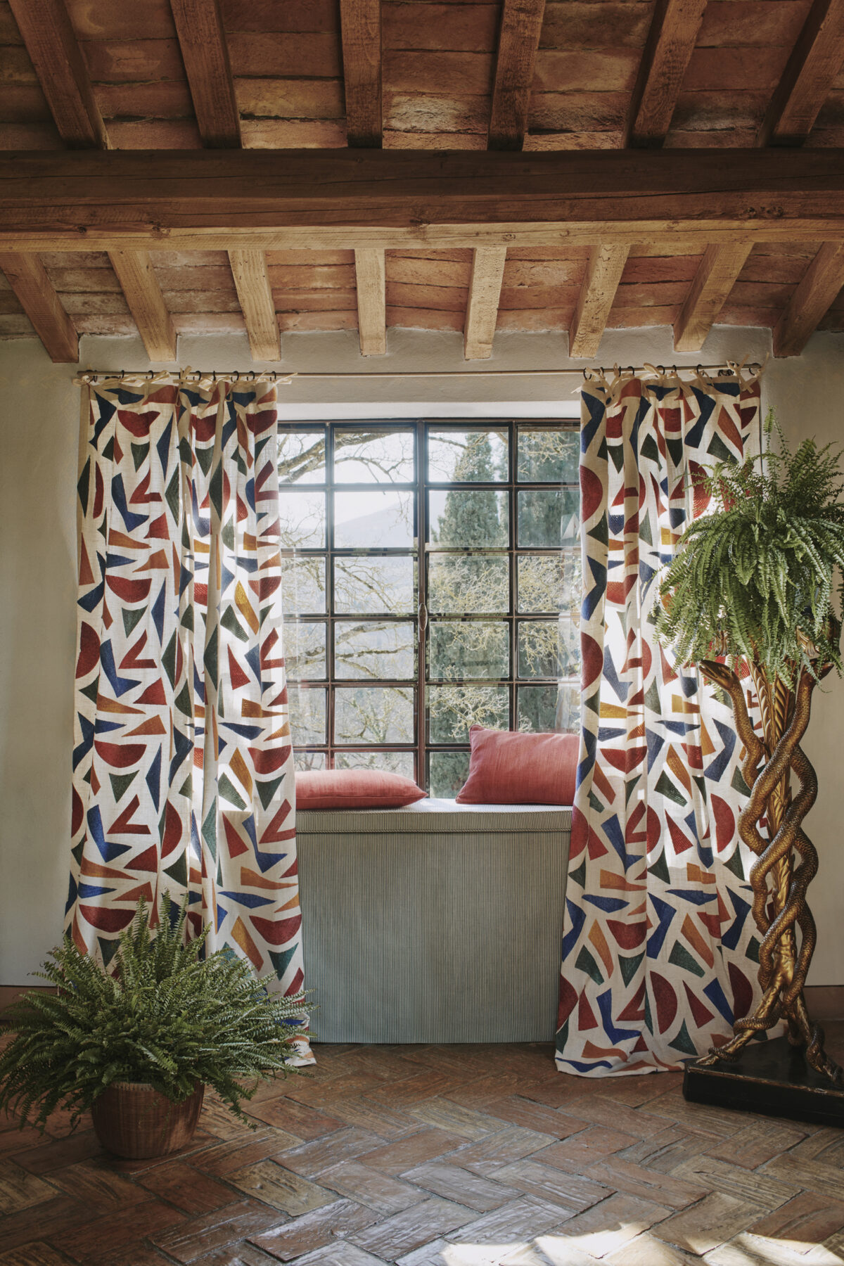 Painted Elements in Innocent - Indoor - Image 2