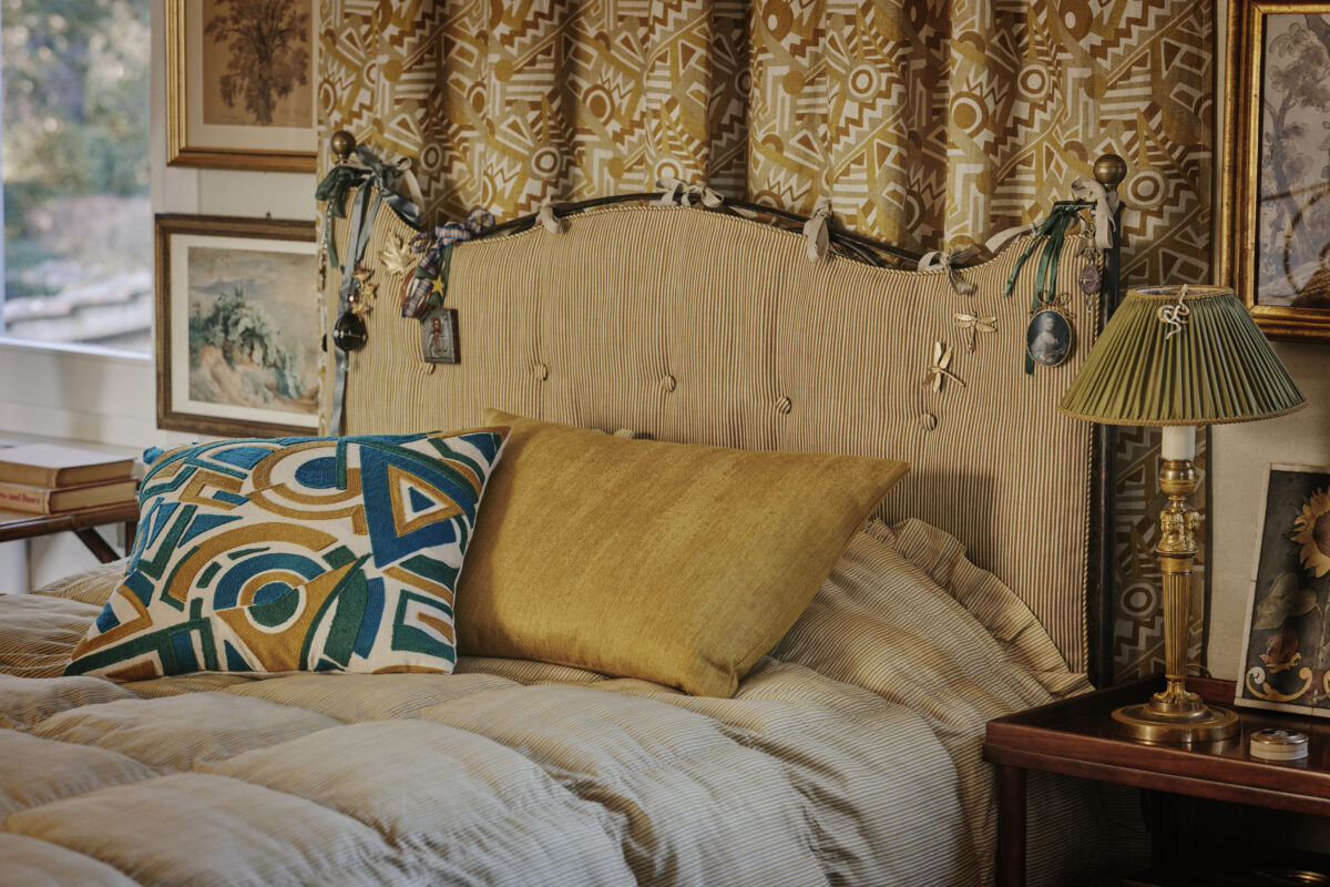 Trepak Embroidery in Summer - Indoor - Image 3