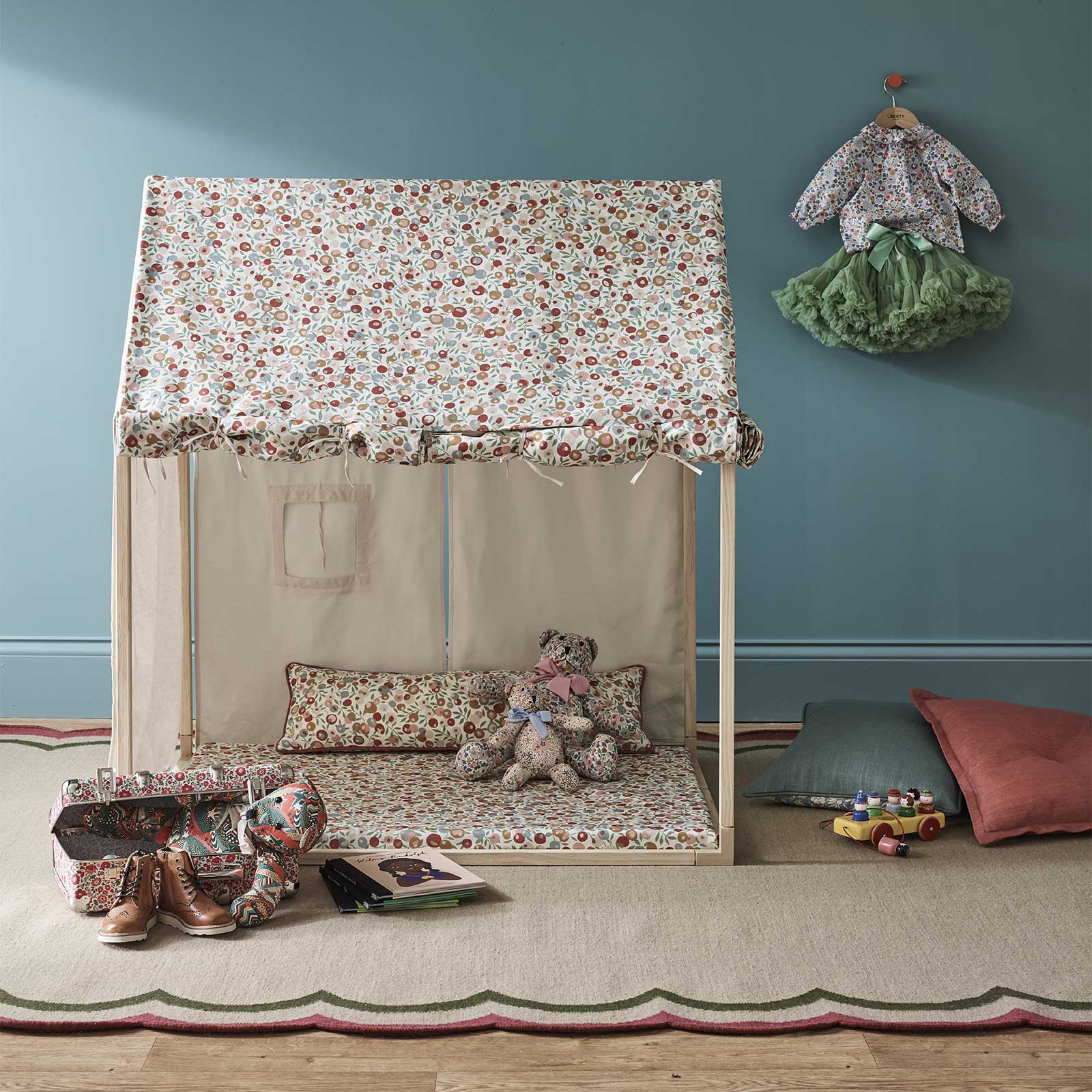 Liberty Interiors Fabrics - Floribunda Lichen Lifestyle Images