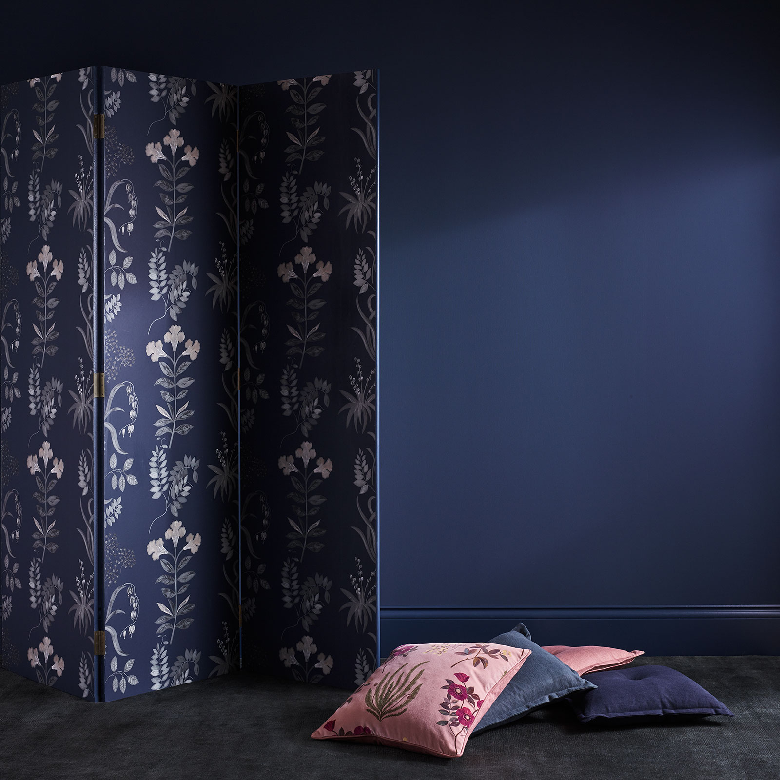Liberty Interiors Wallpaper - Pewter Collection Lifestyle Images
